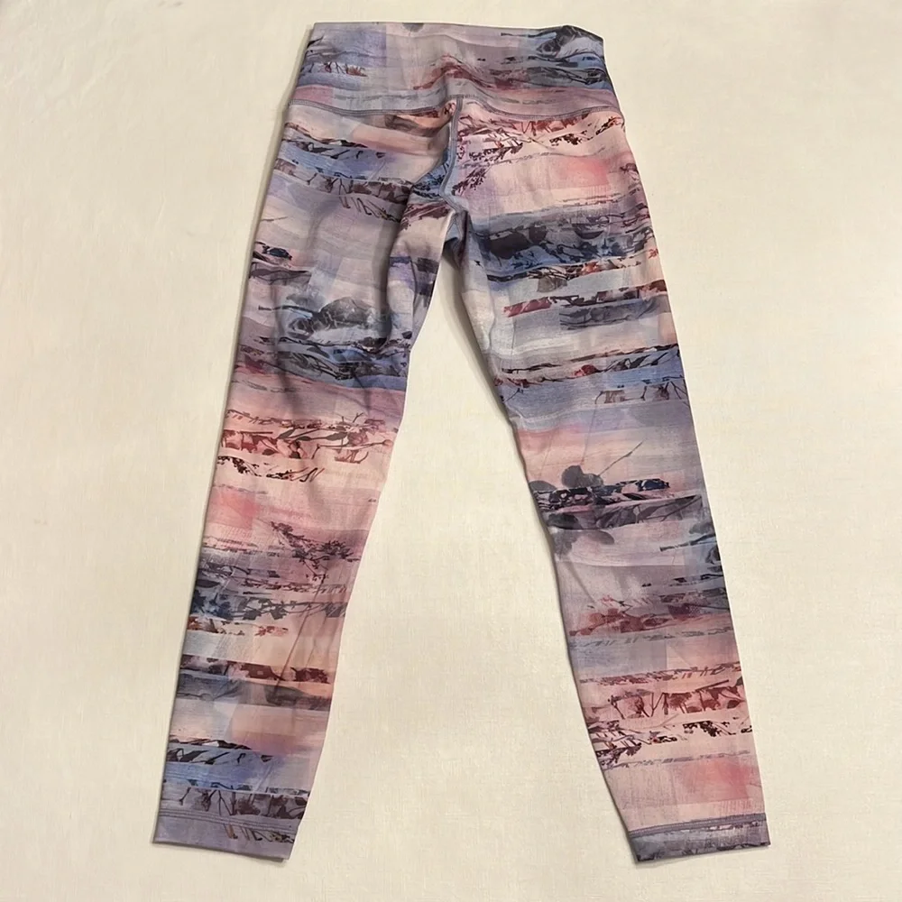 34. Lululemon Wunder Under HR Crop 23” Sunrise Silhouette Multi - Picture 3 of 5